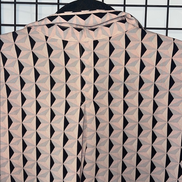 Elaine Rose Geometric Pattern Blouse - Picture 7 of 11